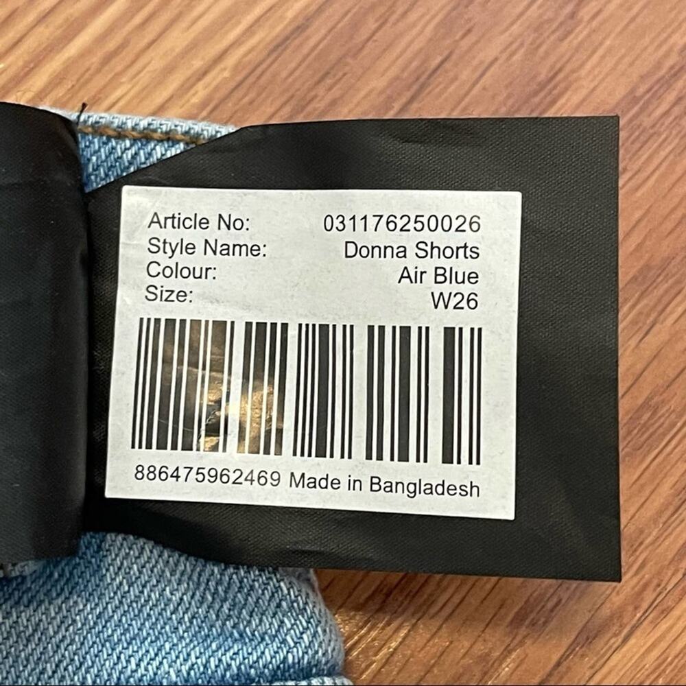 Cheap Monday Light Wash Distressed Donna Short Air Blue Wash Size 26 NWT - Picture 10 of 13